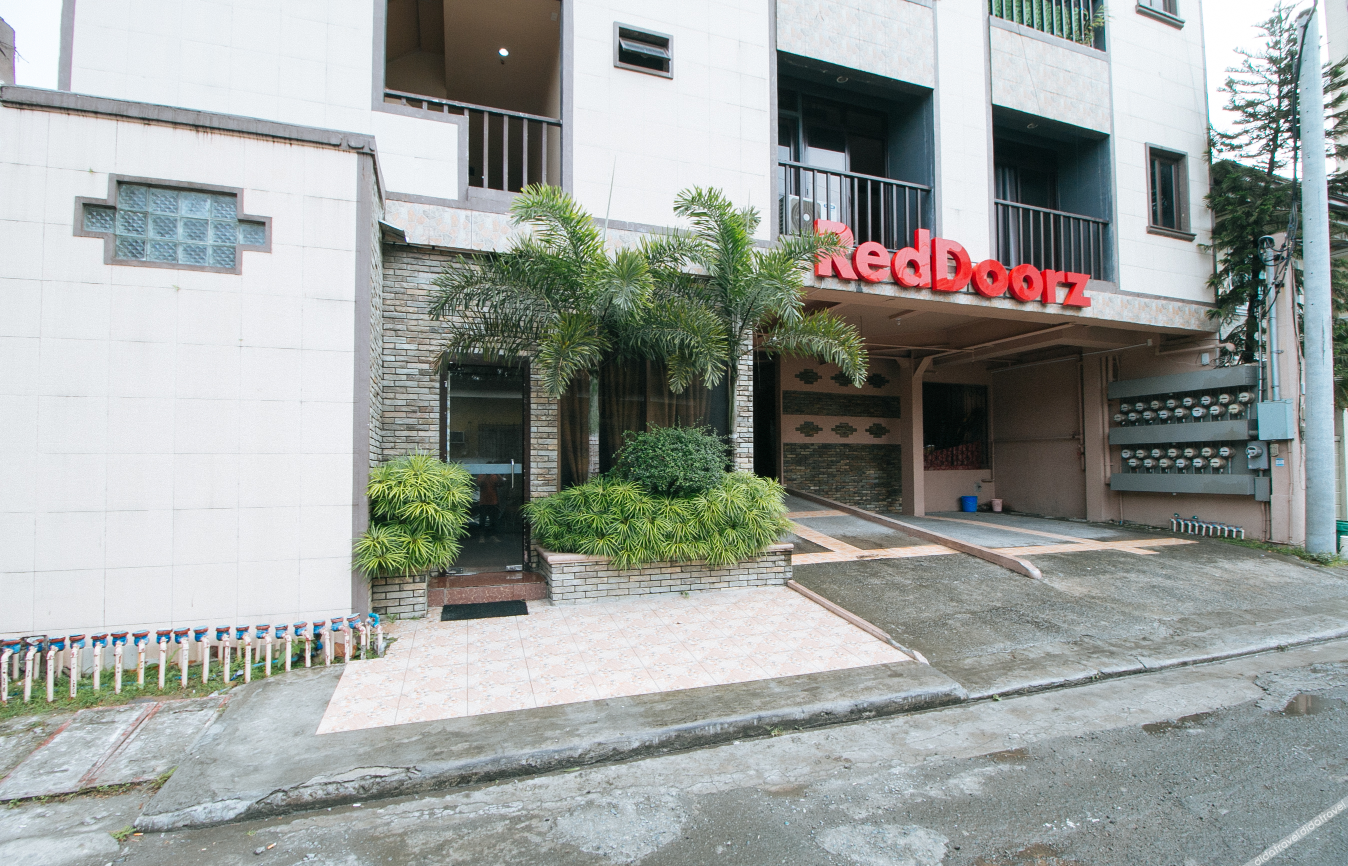 RedDoorz Plus @ Canley Residential 2*