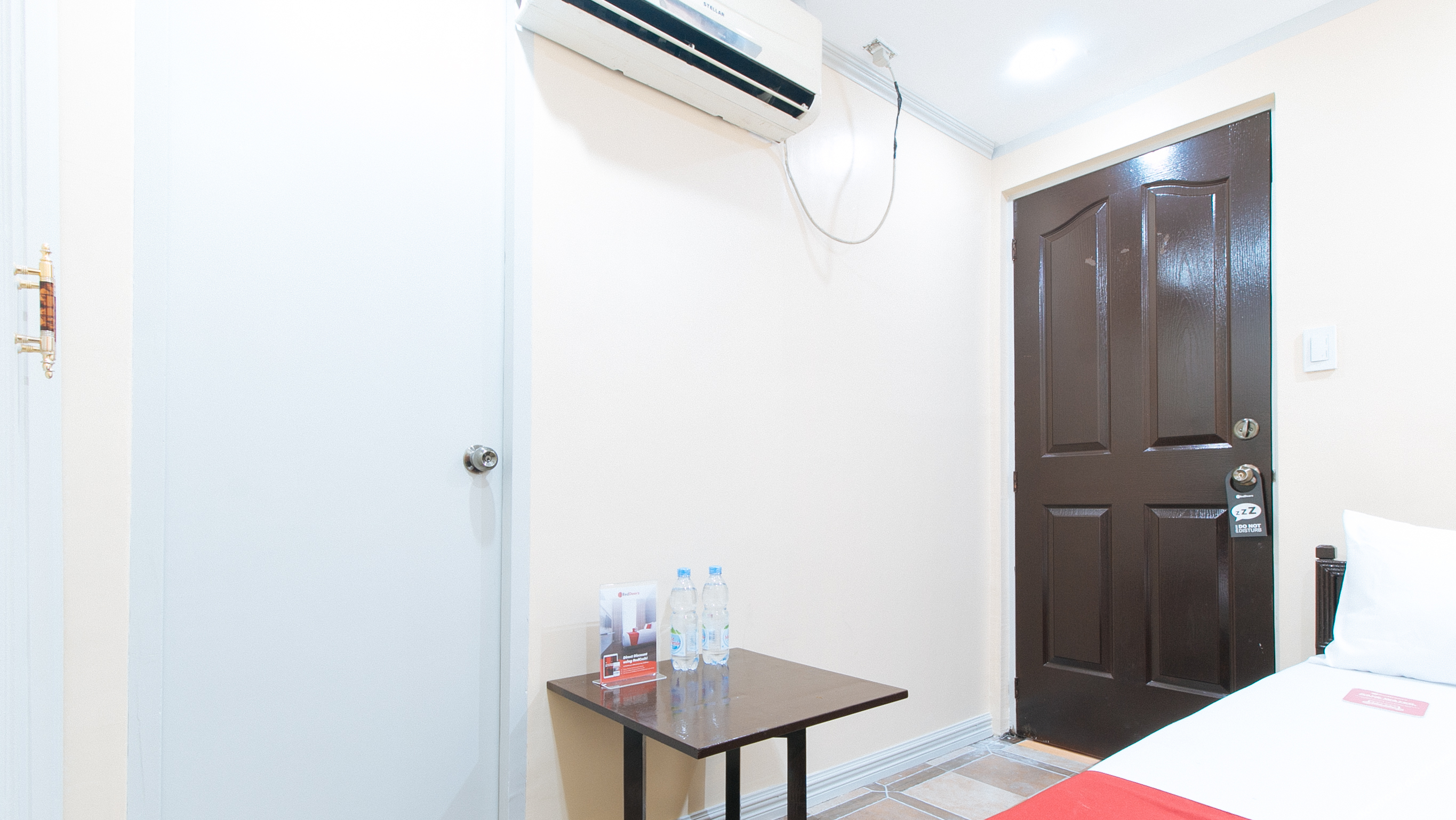 RedDoorz Plus @ Canley Residential 2*