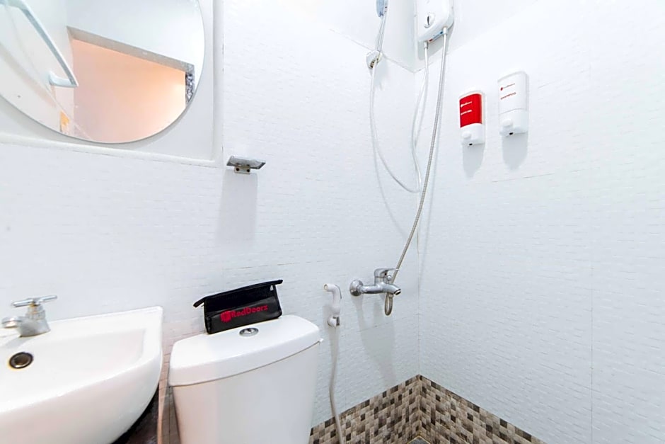 RedDoorz near G Mall Bajada Davao 2*