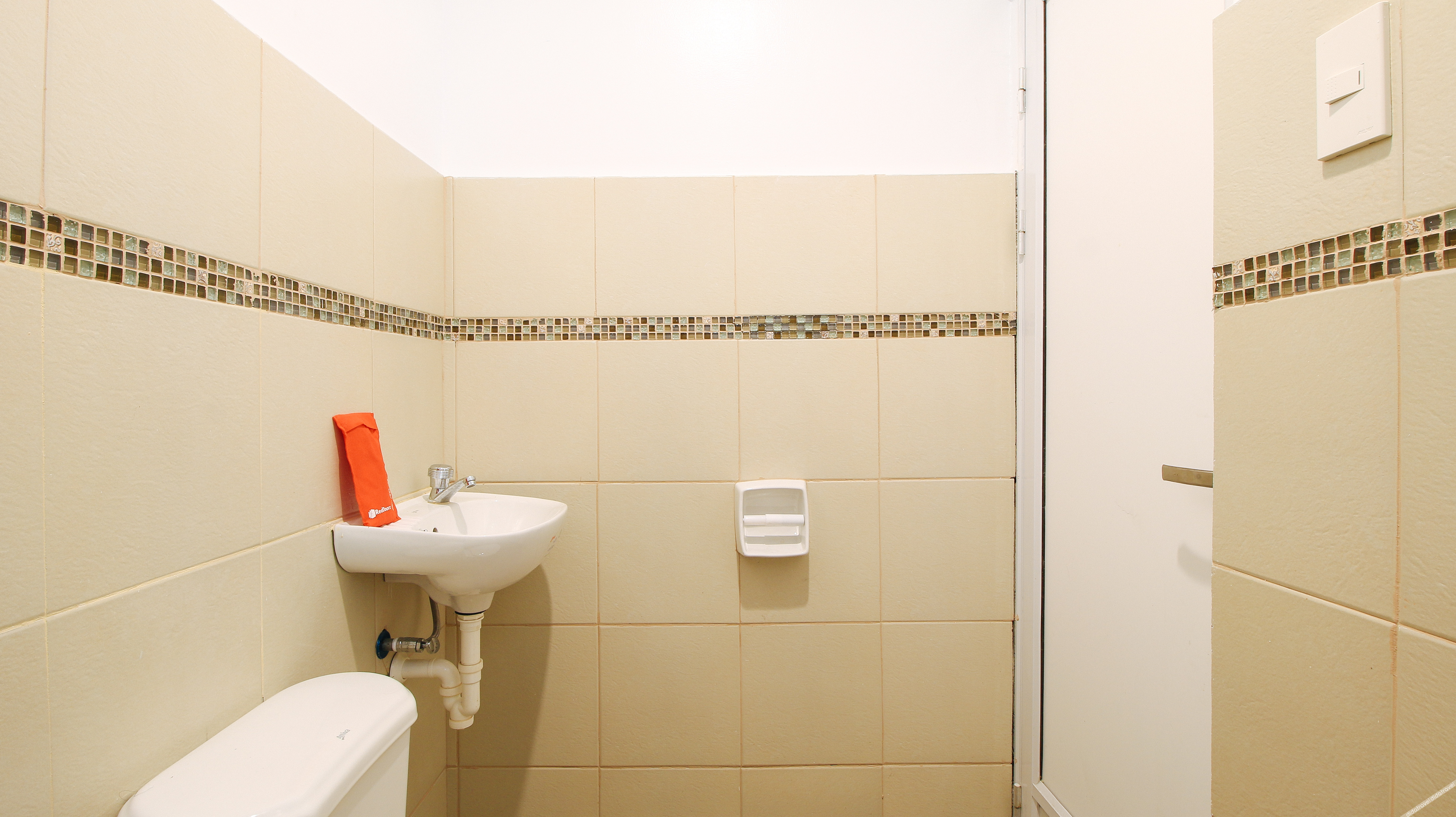 RedDoorz near Zobel Roxas St 1*