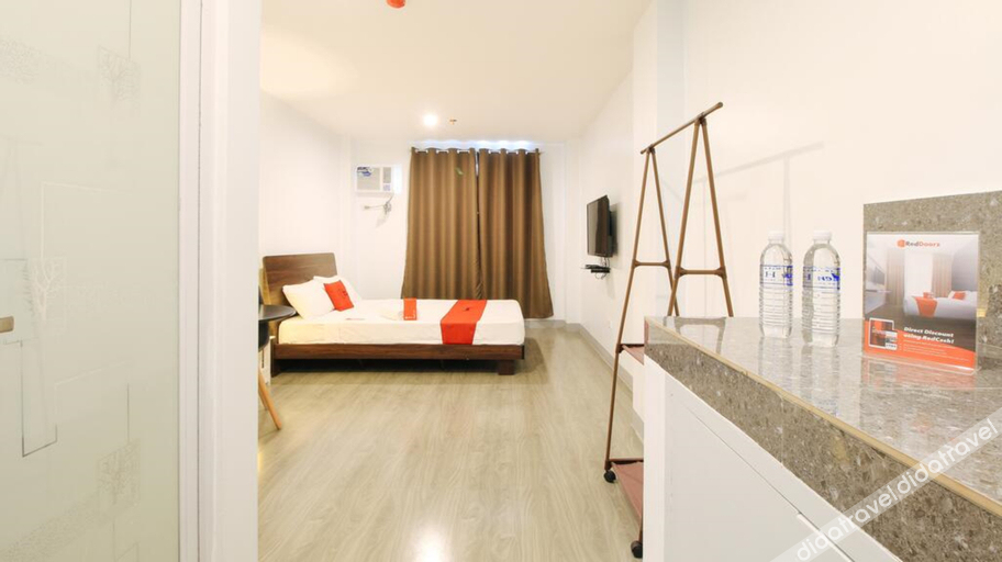 RedDoorz near Zobel Roxas St 1*