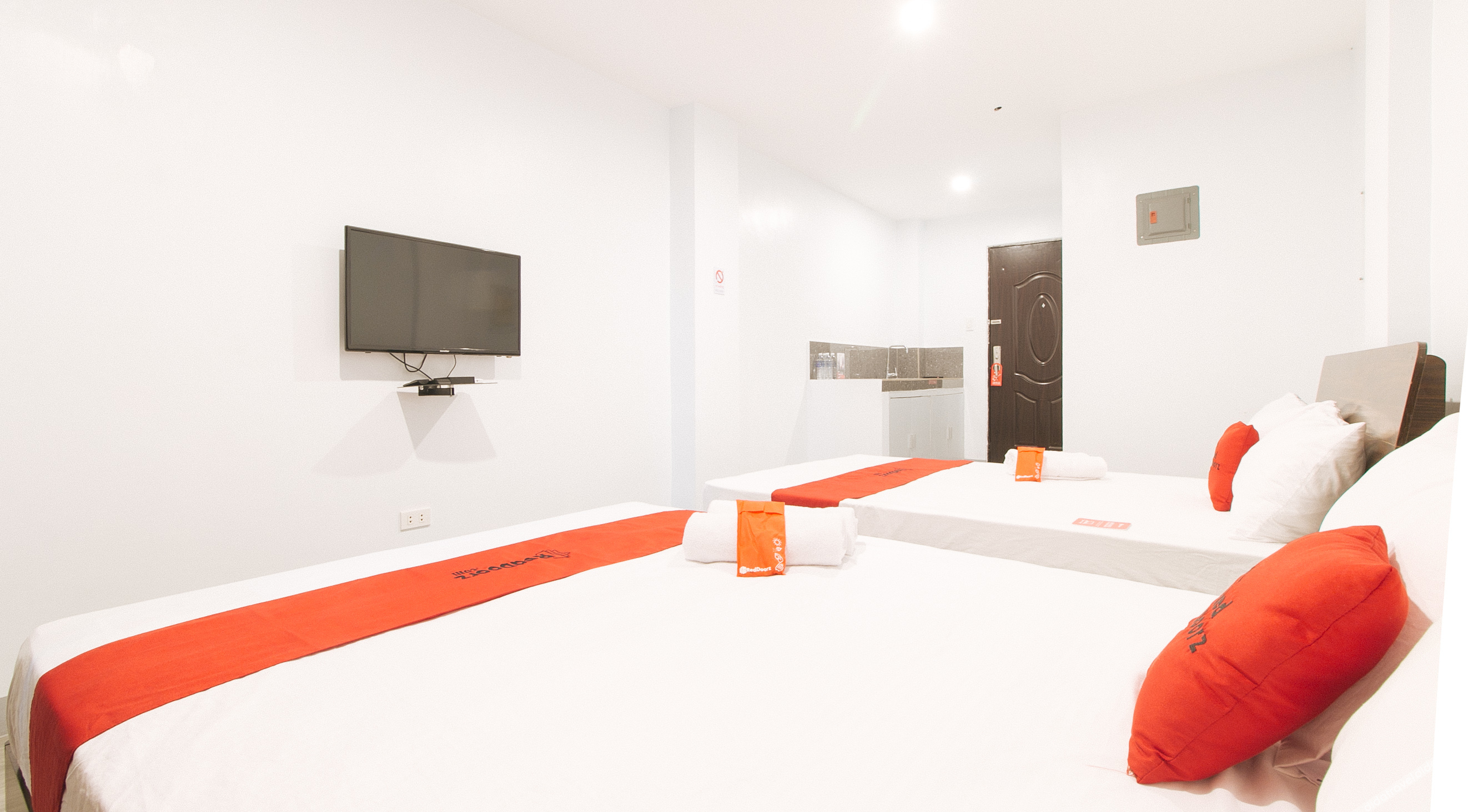 RedDoorz near Zobel Roxas St 1*