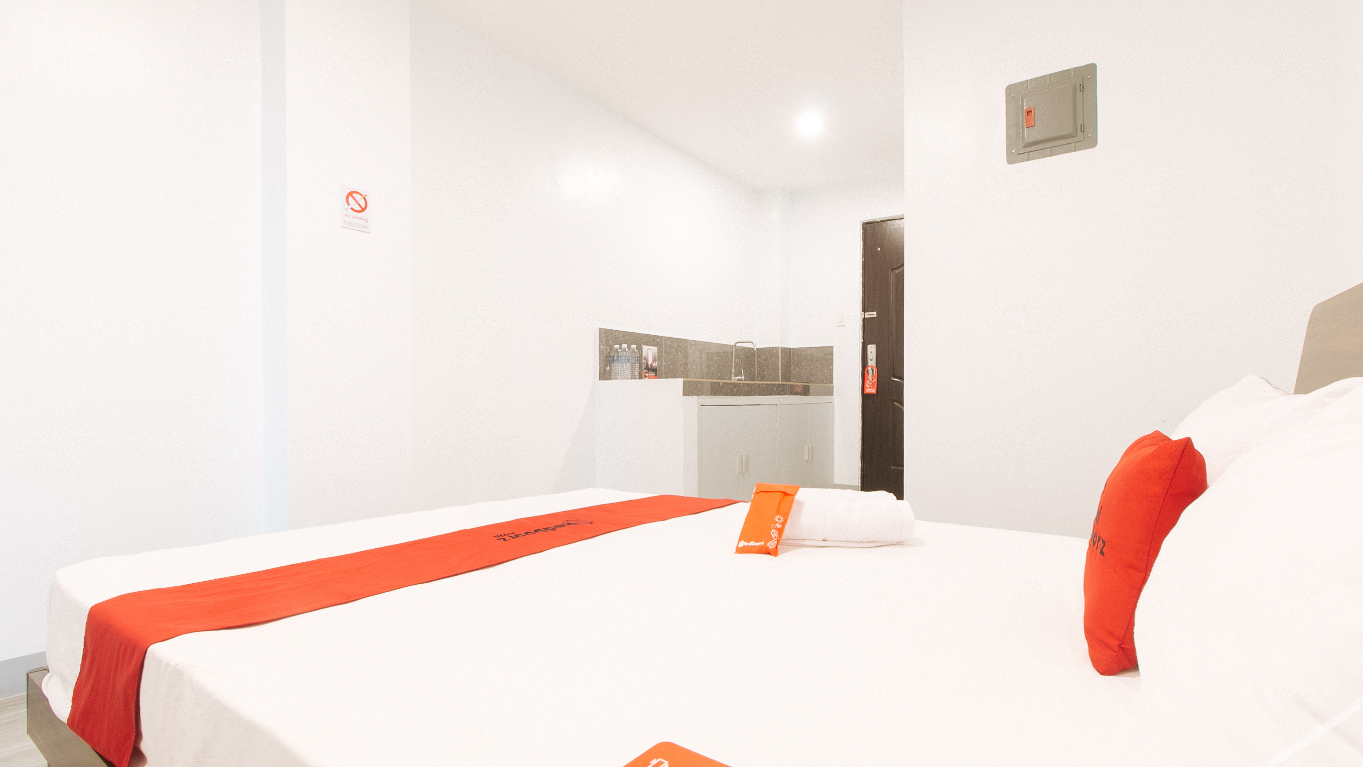 RedDoorz near Zobel Roxas St 1*