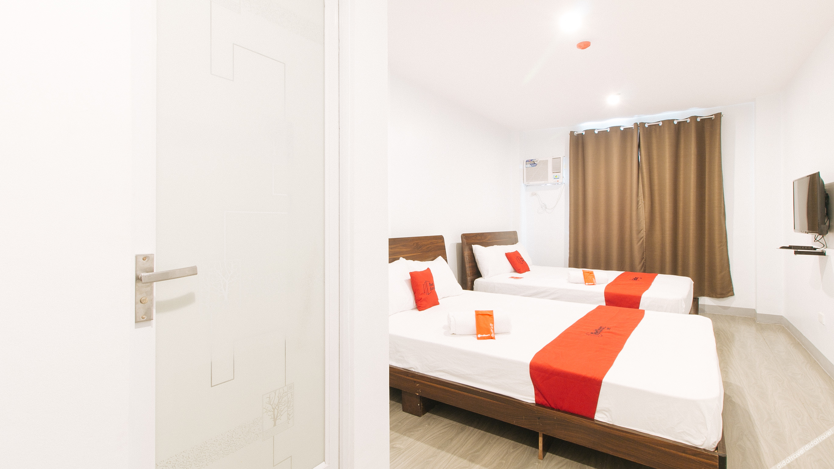 RedDoorz near Zobel Roxas St 1*
