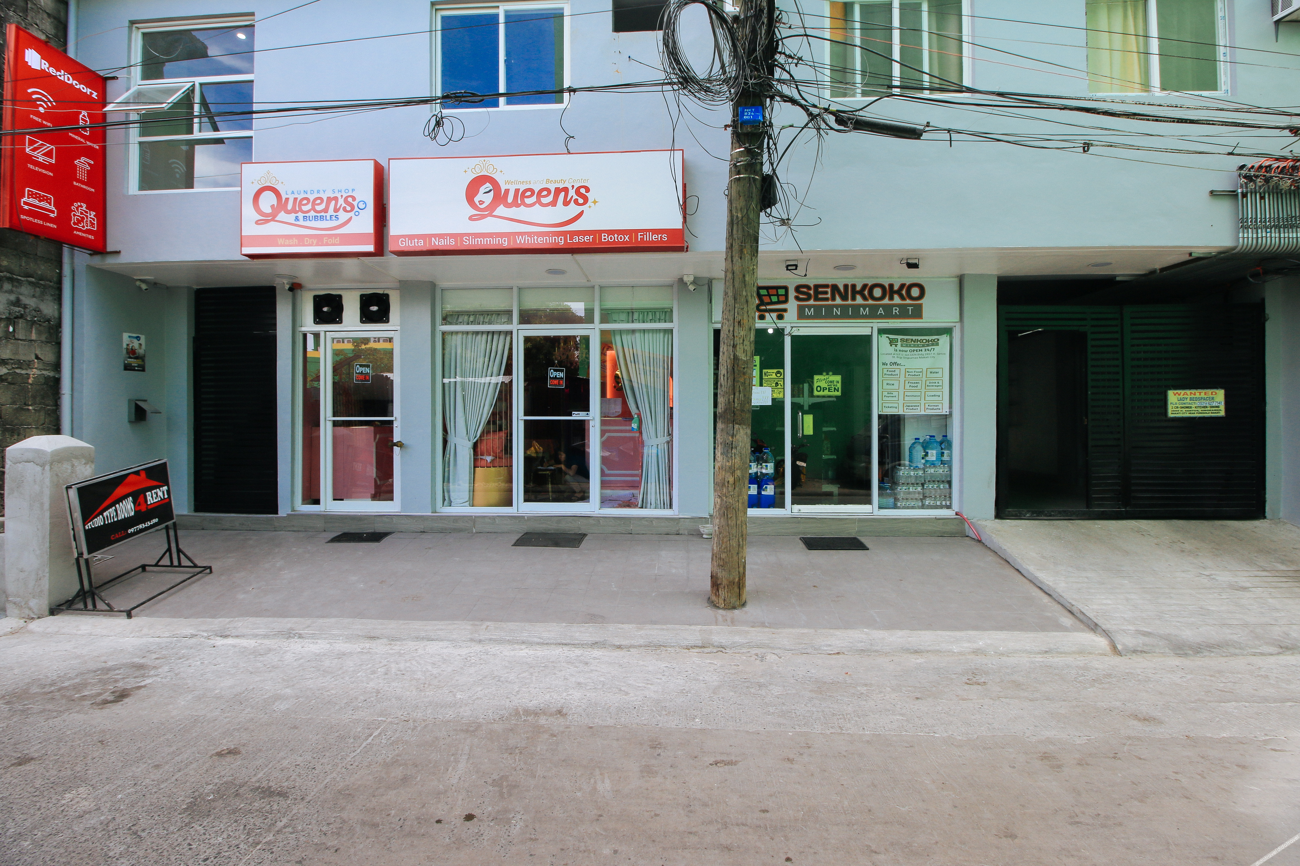 RedDoorz near Zobel Roxas St 1*