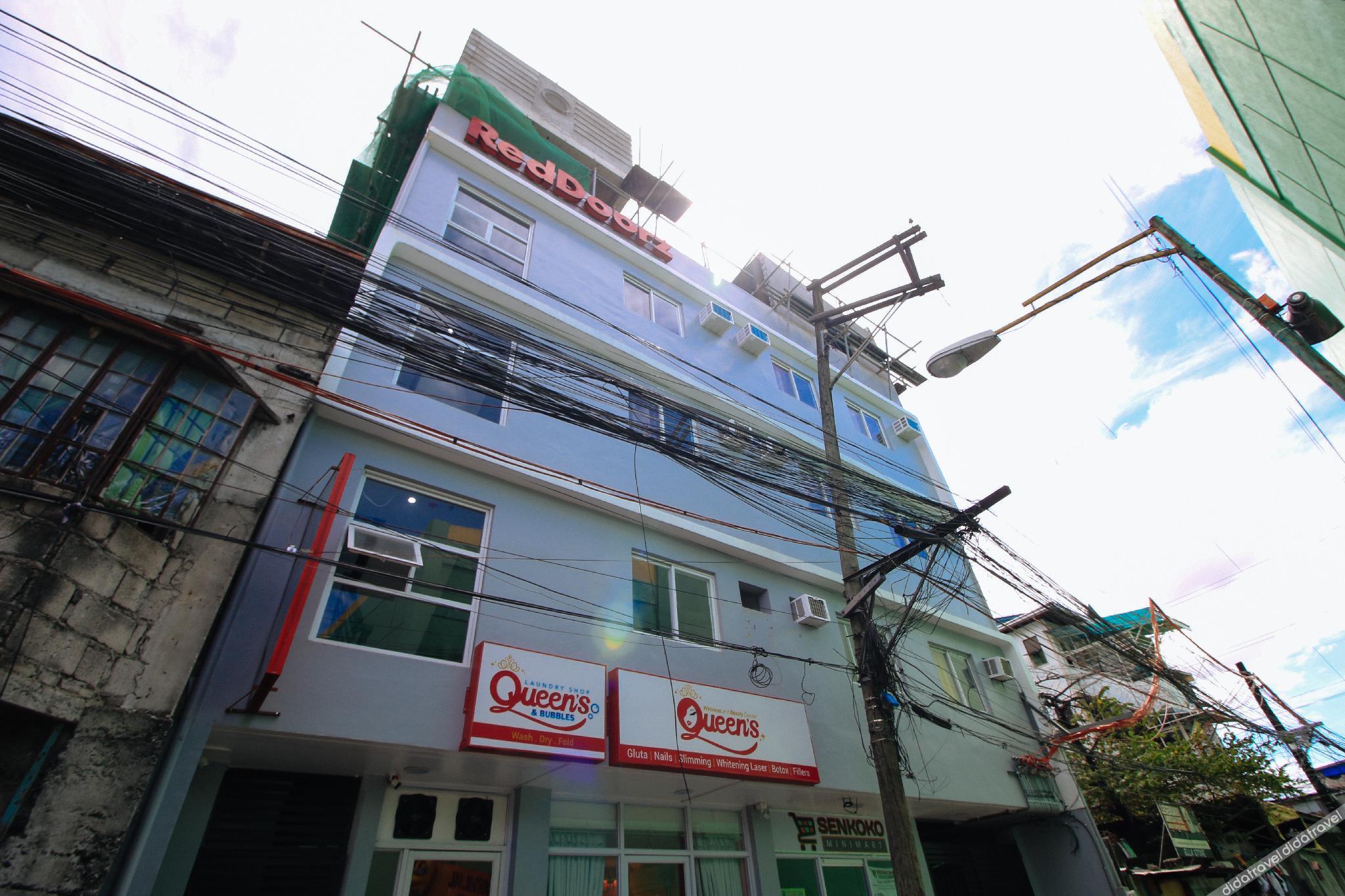 RedDoorz near Zobel Roxas St 1*