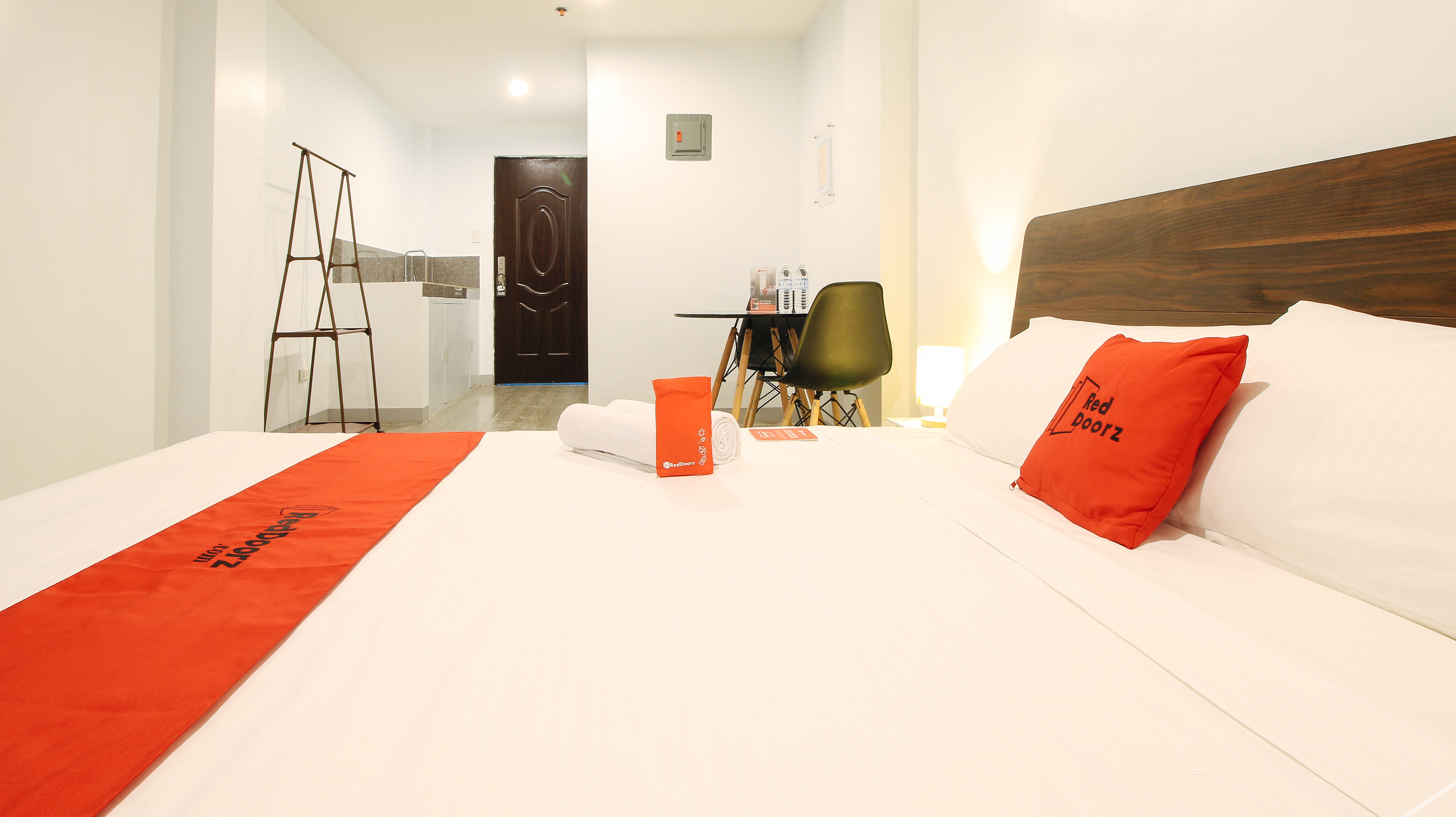 RedDoorz near Zobel Roxas St 1*