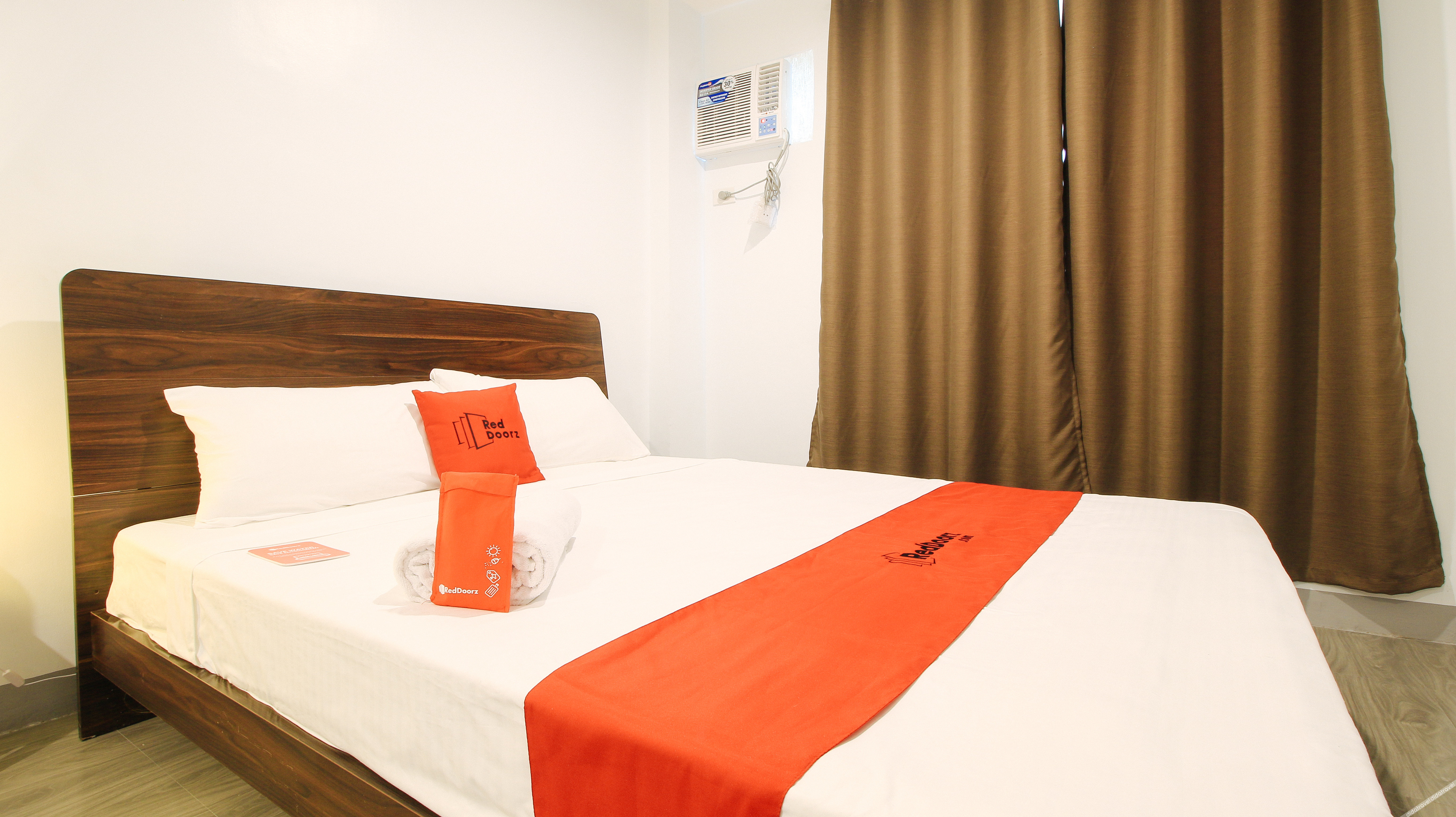 RedDoorz near Zobel Roxas St 1*