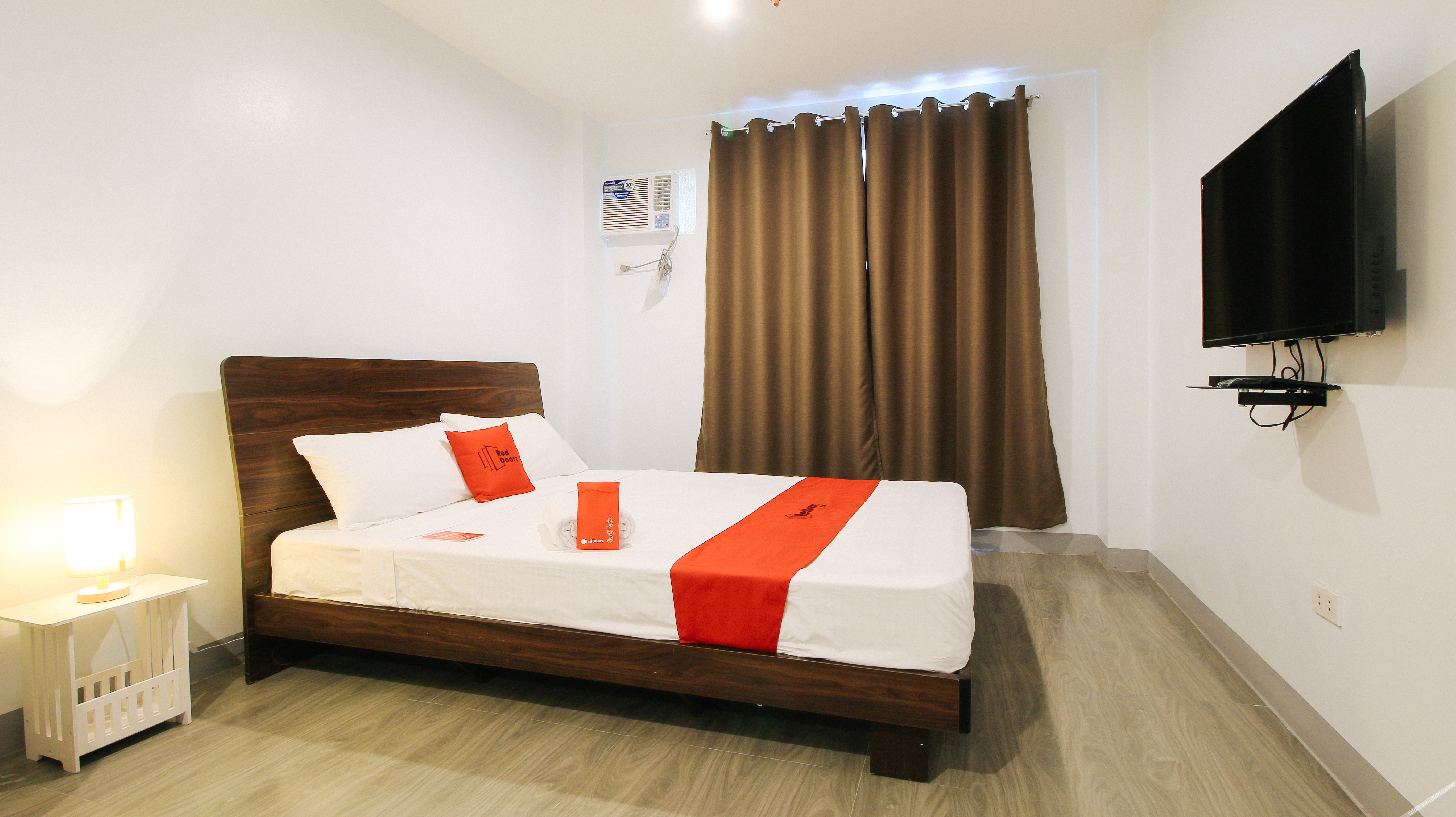 RedDoorz near Zobel Roxas St 1*