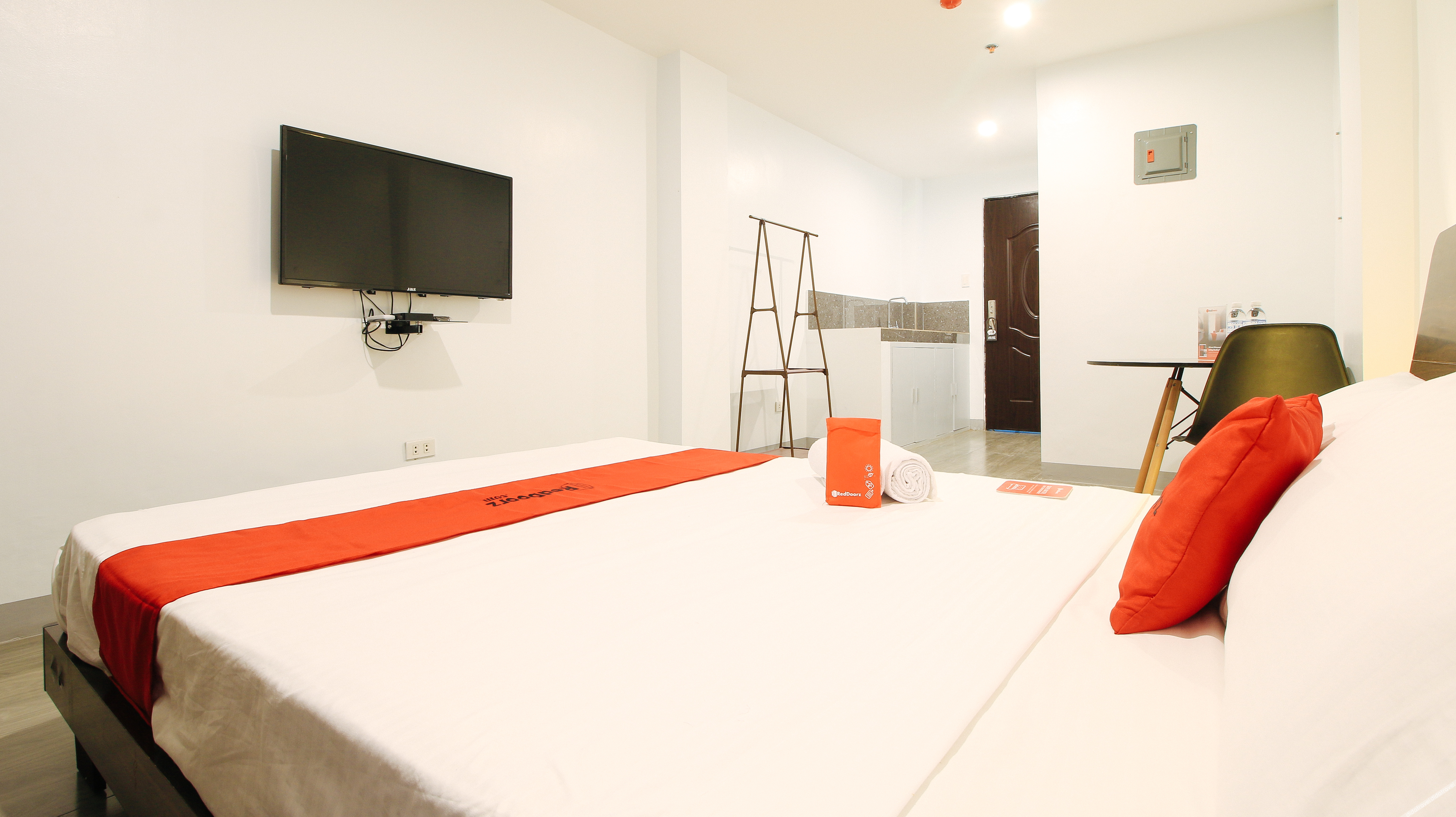 RedDoorz near Zobel Roxas St 1*