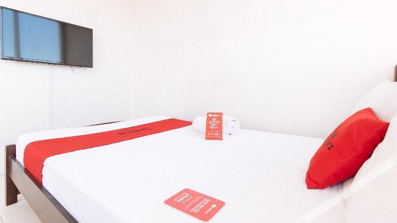 RedDoorz Plus @ E Rodriguez Corner Banawe 2*