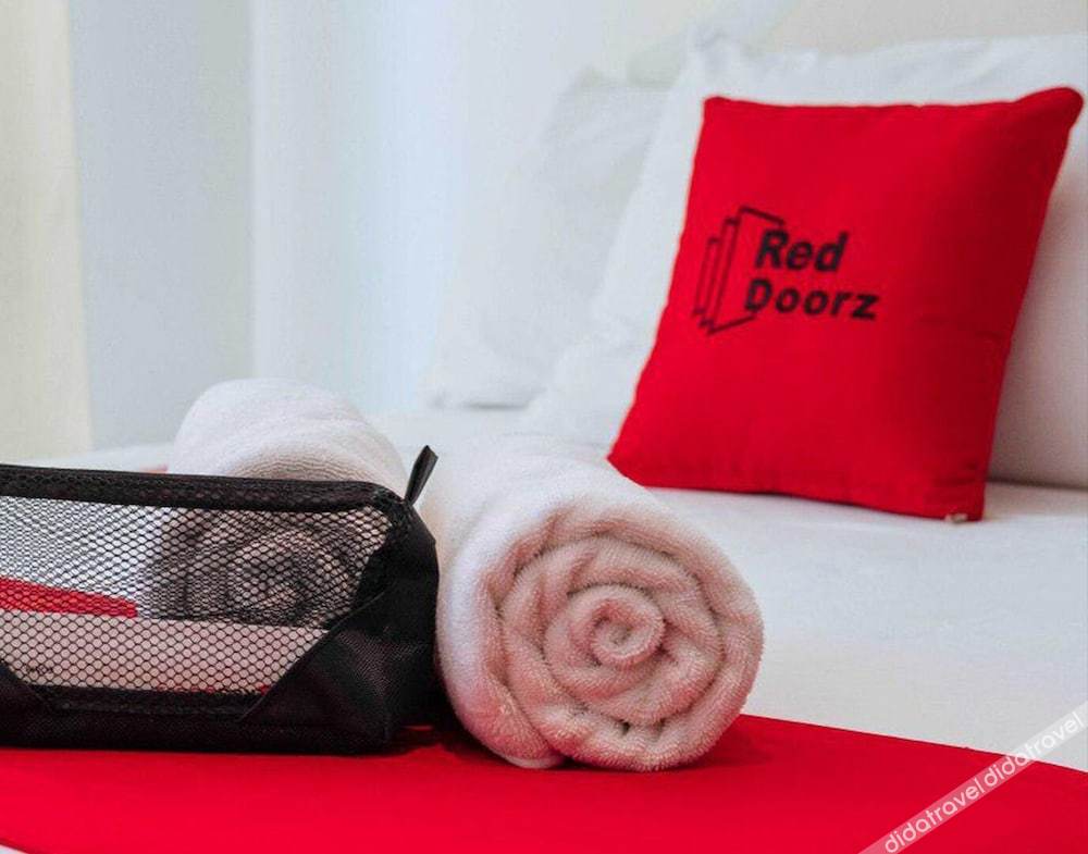 RedDoorz Plus @ E Rodriguez Corner Banawe 2*