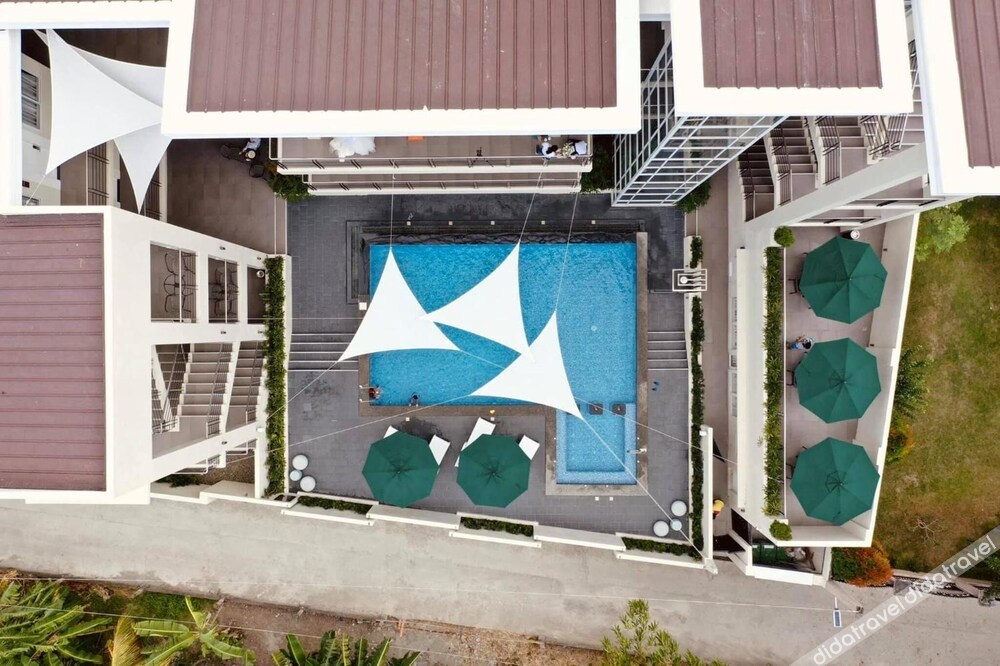 Rovira Suites 3*