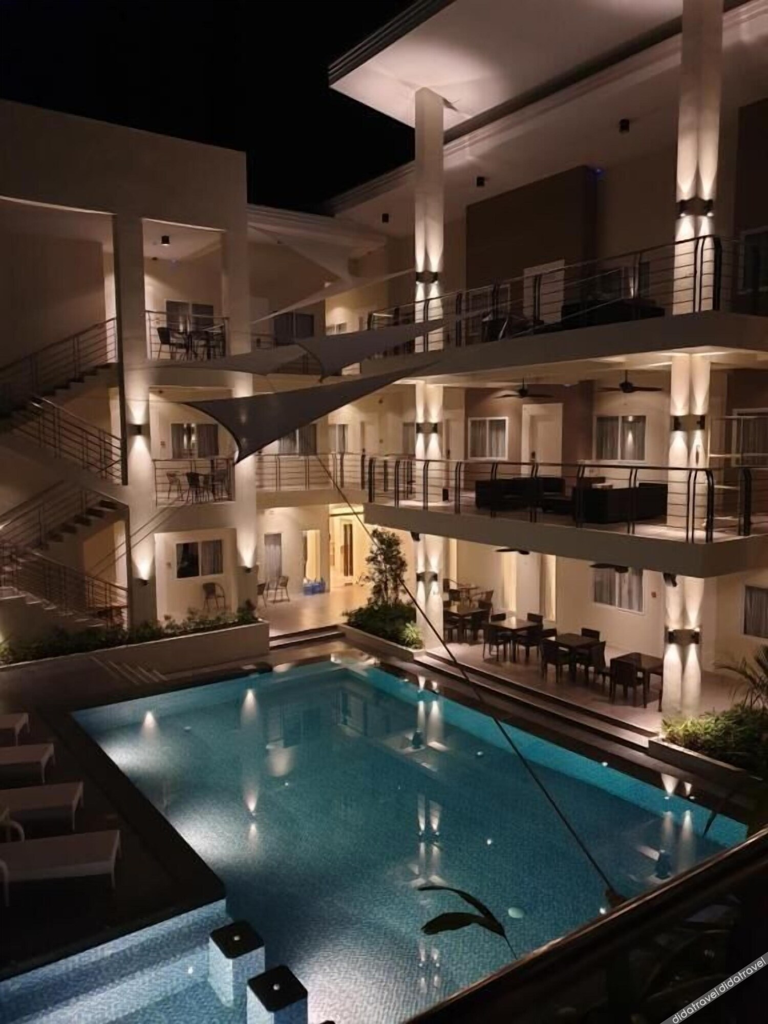 Rovira Suites 3*