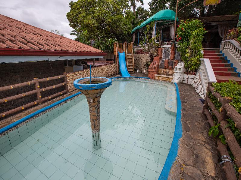OYO 588 Sunrock Resort 2*