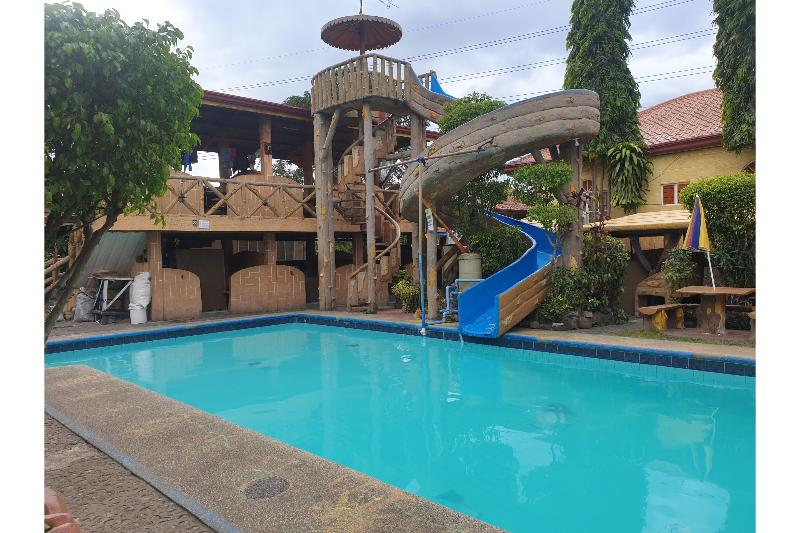 OYO 588 Sunrock Resort 2*