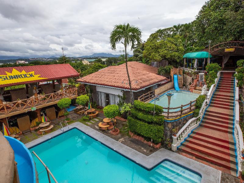 OYO 588 Sunrock Resort 2*