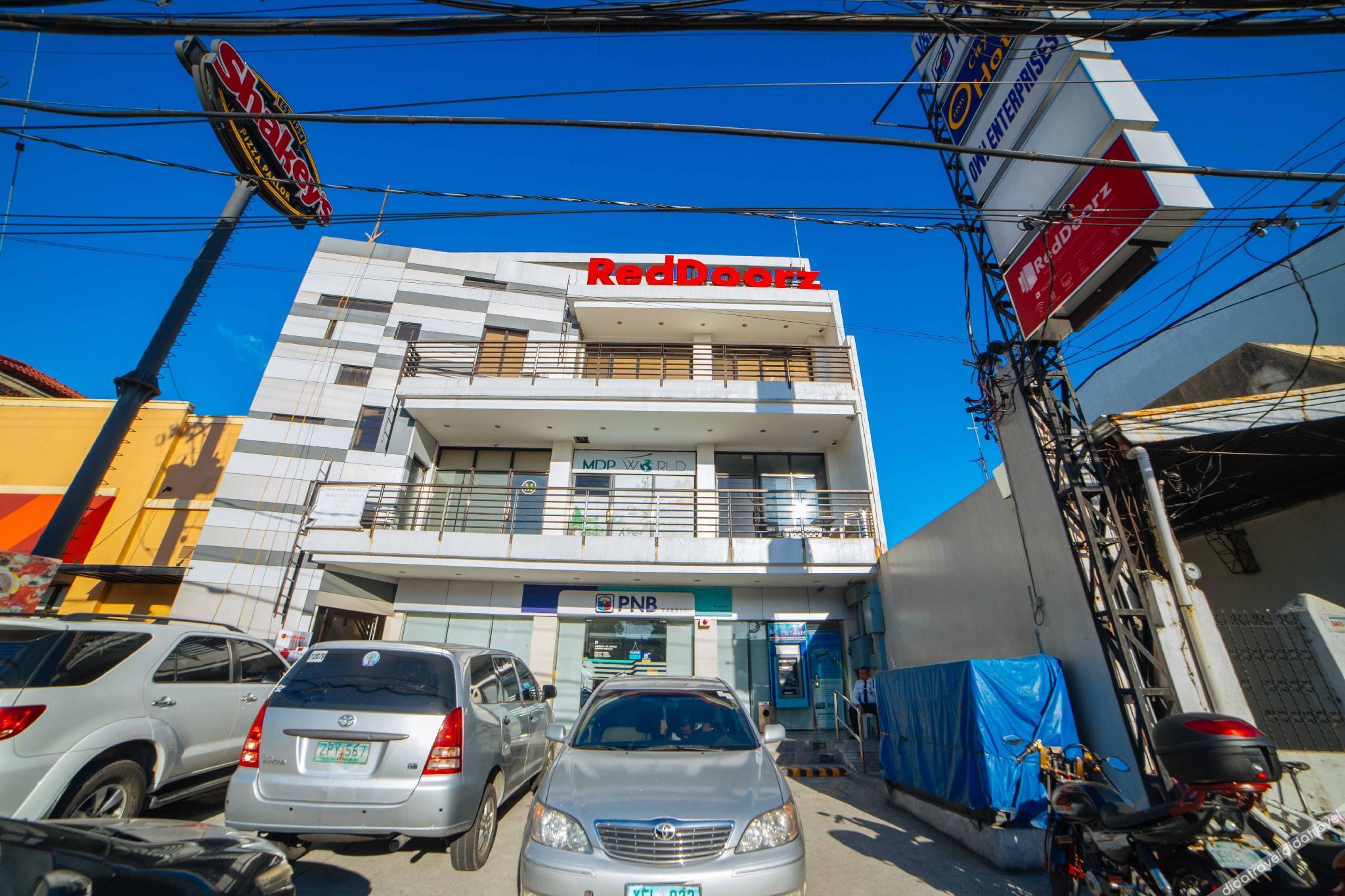 RedDoorz near Angeles University Foundation 2*