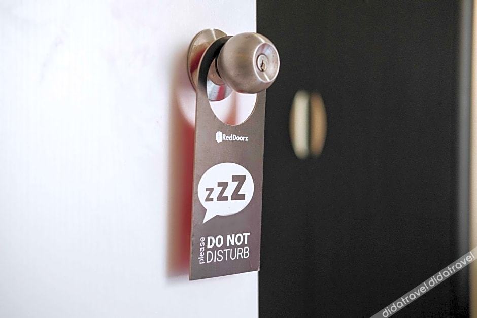RedDoorz near Angeles University Foundation 2*
