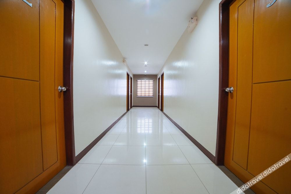 RedDoorz near Angeles University Foundation 2*
