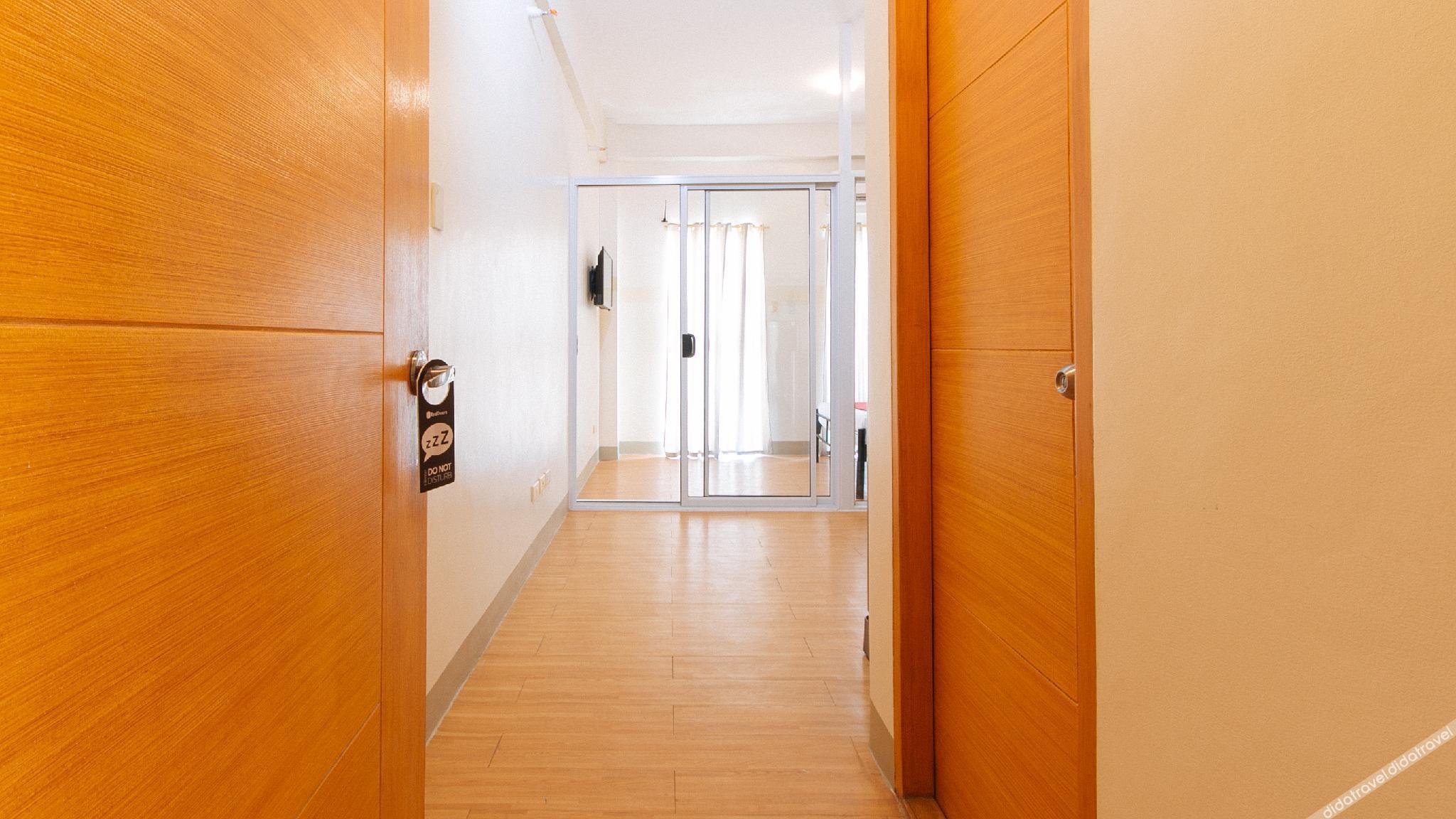 RedDoorz Plus @ Alpina Heights Paranaque 2*