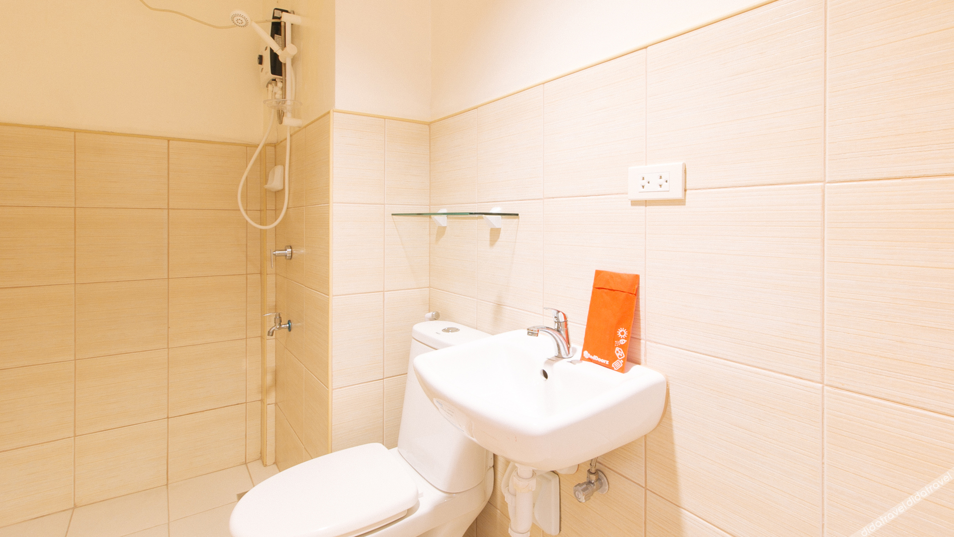 RedDoorz Plus @ Alpina Heights Paranaque 2*
