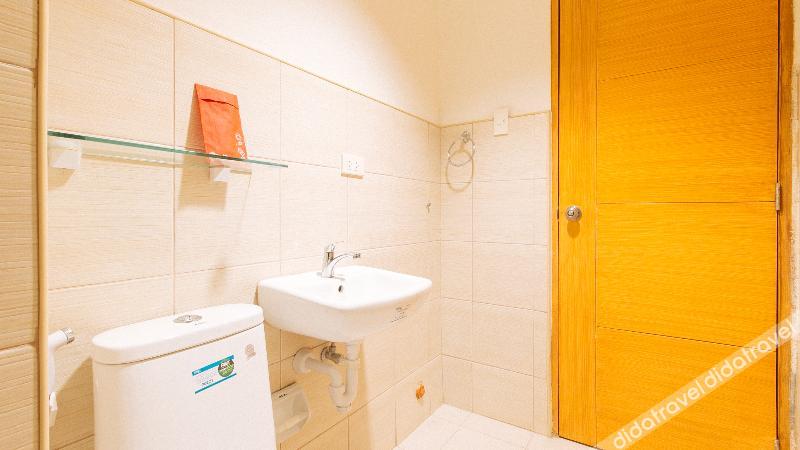 RedDoorz Plus @ Alpina Heights Paranaque 2*