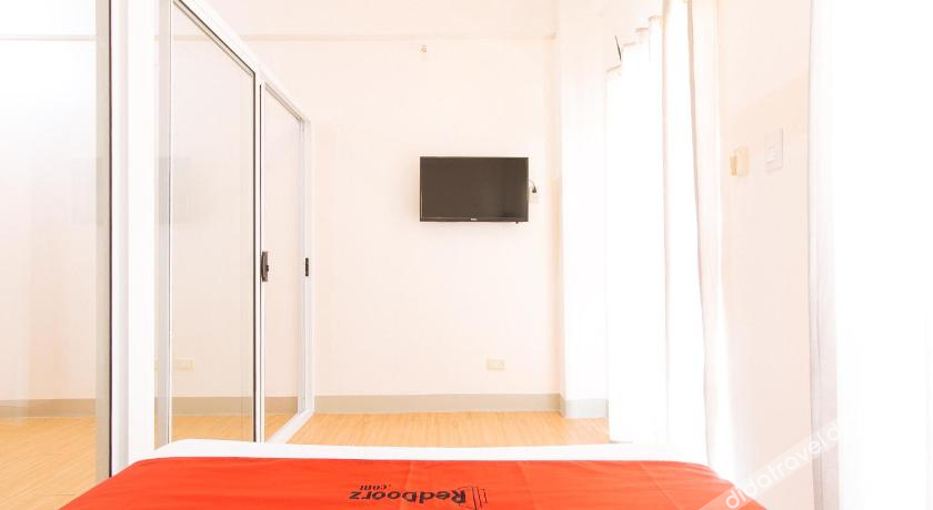 RedDoorz Plus @ Alpina Heights Paranaque 2*