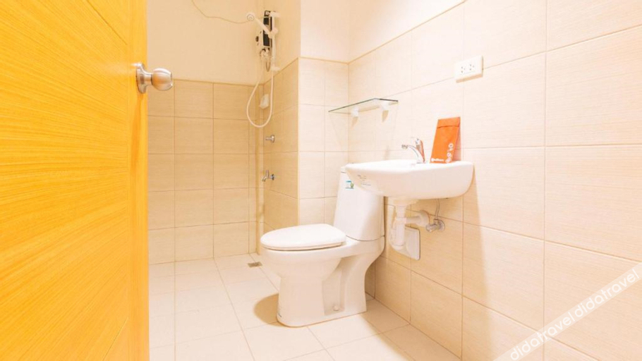 RedDoorz Plus @ Alpina Heights Paranaque 2*