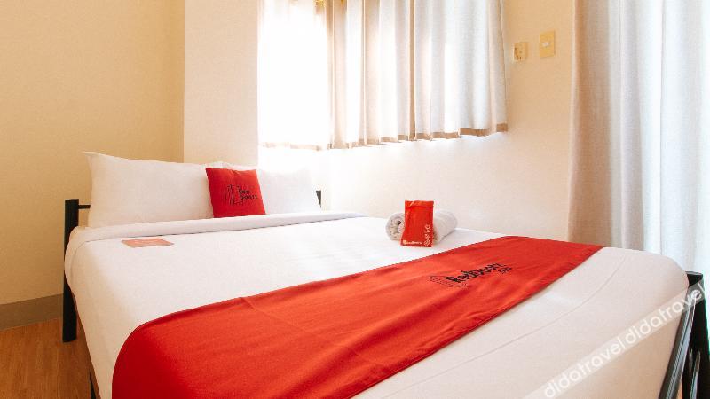 RedDoorz Plus @ Alpina Heights Paranaque 2*
