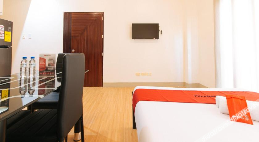 RedDoorz Plus @ Alpina Heights Paranaque 2*