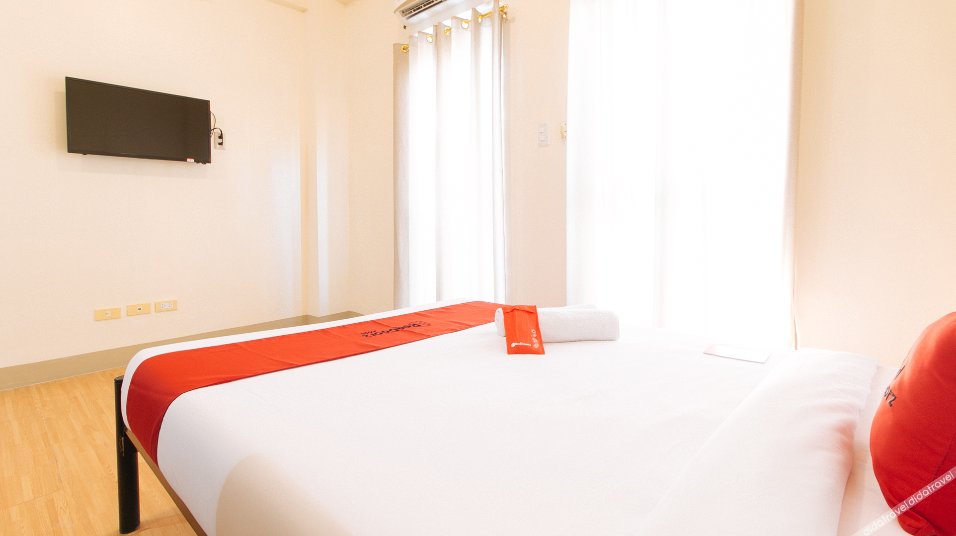 RedDoorz Plus @ Alpina Heights Paranaque 2*