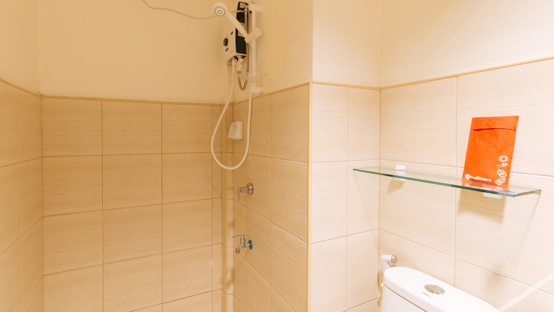 RedDoorz Plus @ Alpina Heights Paranaque 2*