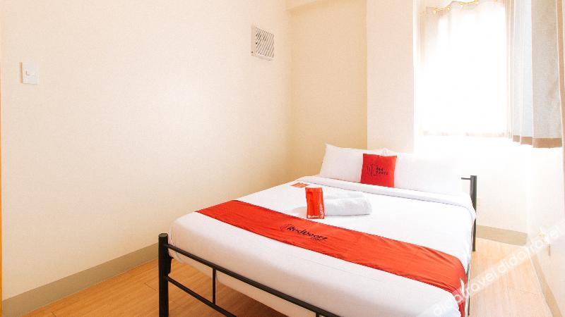 RedDoorz Plus @ Alpina Heights Paranaque 2*