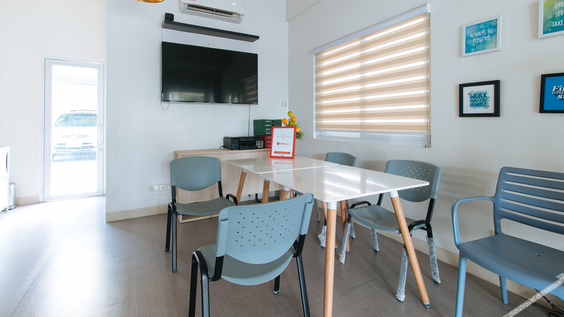 RedDoorz Plus @ Alpina Heights Paranaque 2*