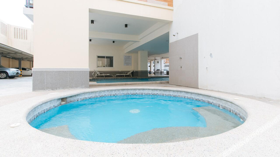 RedDoorz Plus @ Alpina Heights Paranaque 2*
