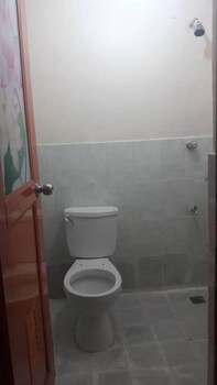 Ekonumi Rooms at Benrosi Plaza 3*