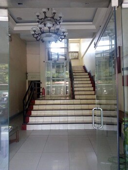 Ekonumi Rooms at Benrosi Plaza 3*