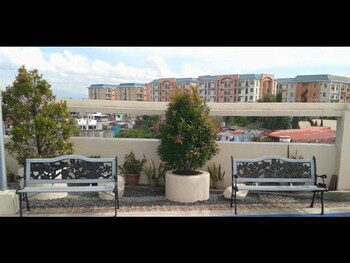 Ekonumi Rooms at Benrosi Plaza 3*