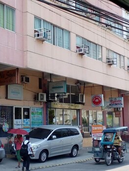 Ekonumi Rooms at Benrosi Plaza 3*