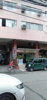 Ekonumi Rooms at Benrosi Plaza 3*