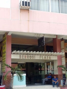 Ekonumi Rooms at Benrosi Plaza 3*