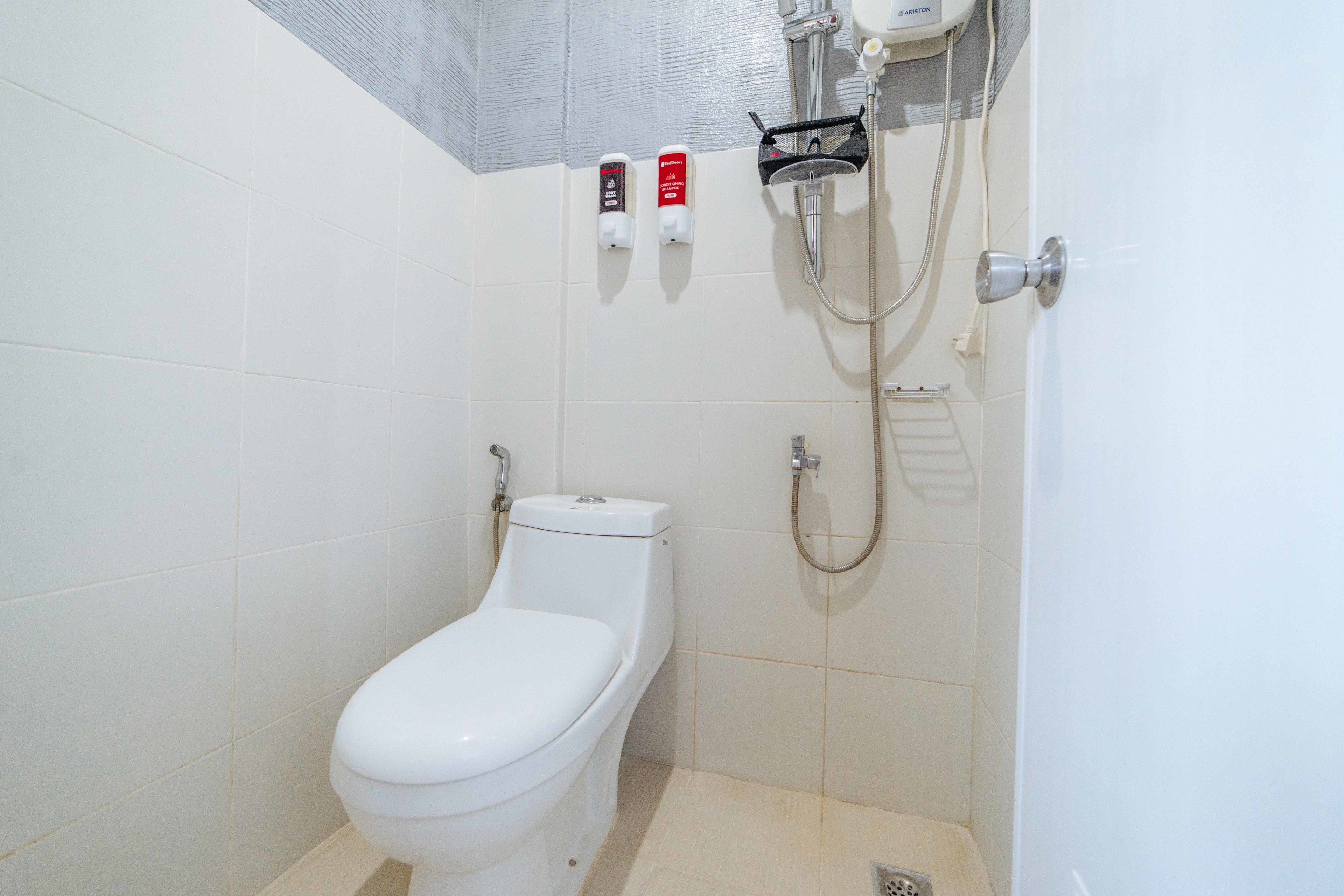 RedDoorz Plus @ Sindalan San Fernando City 3*