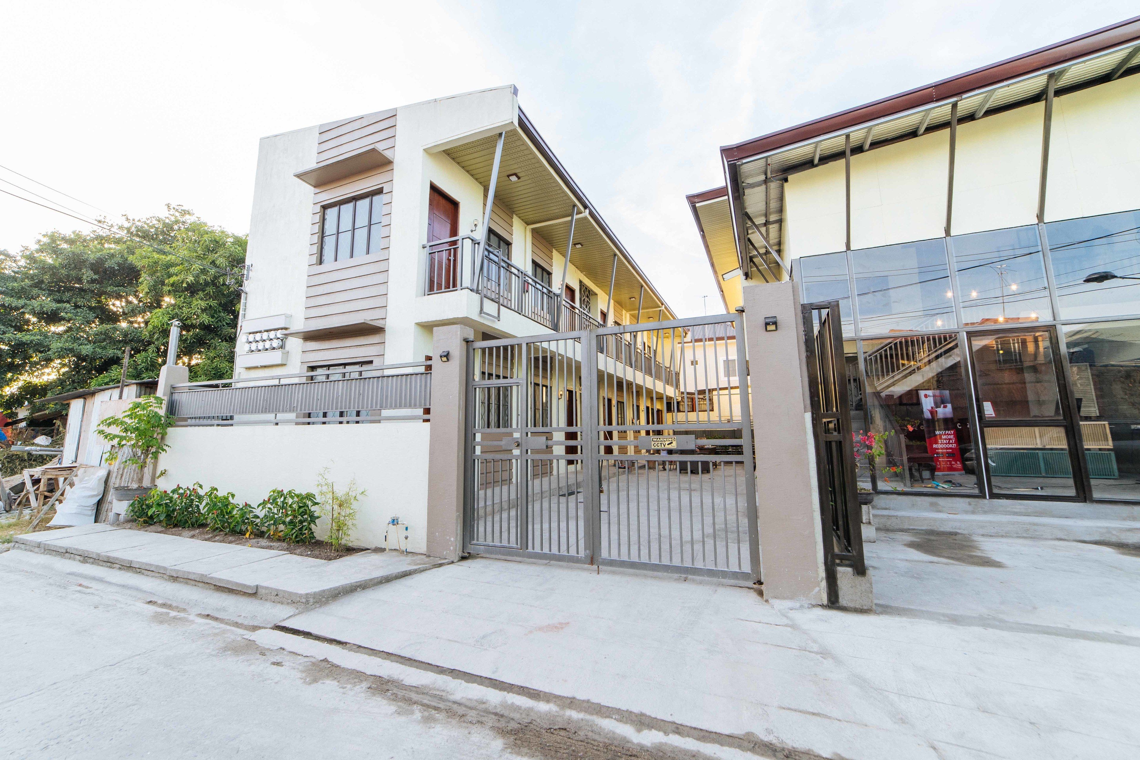 RedDoorz Plus @ Sindalan San Fernando City 3*