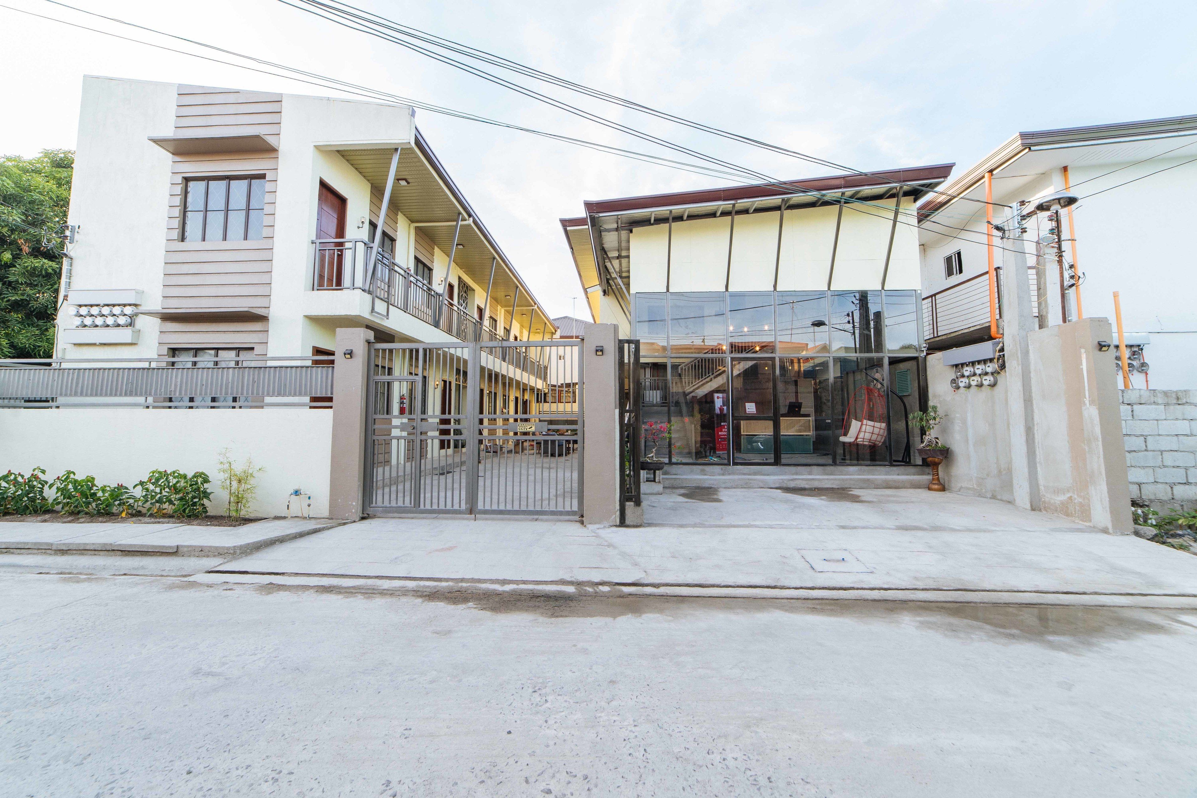 RedDoorz Plus @ Sindalan San Fernando City 3*