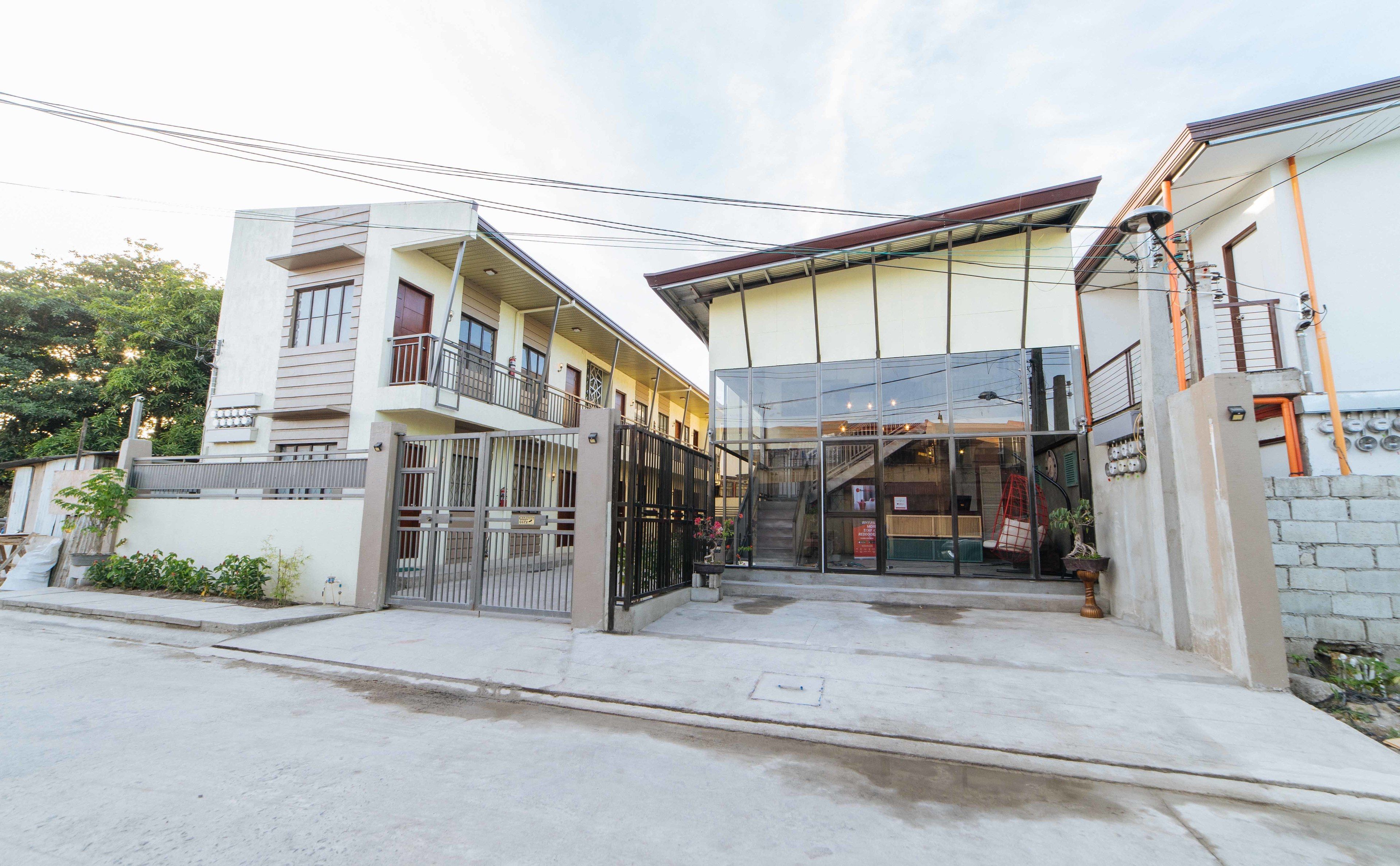 RedDoorz Plus @ Sindalan San Fernando City 3*