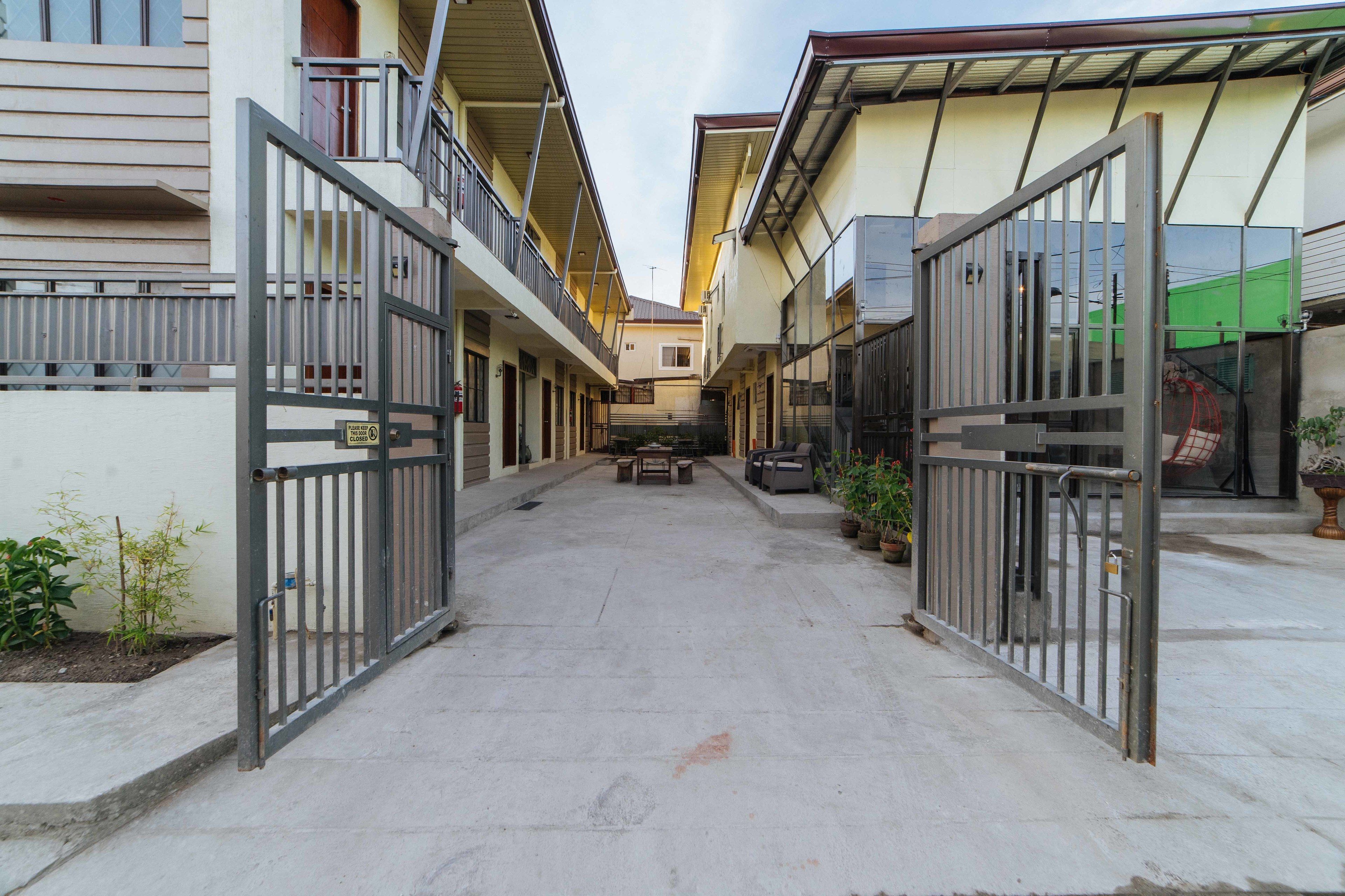 RedDoorz Plus @ Sindalan San Fernando City 3*