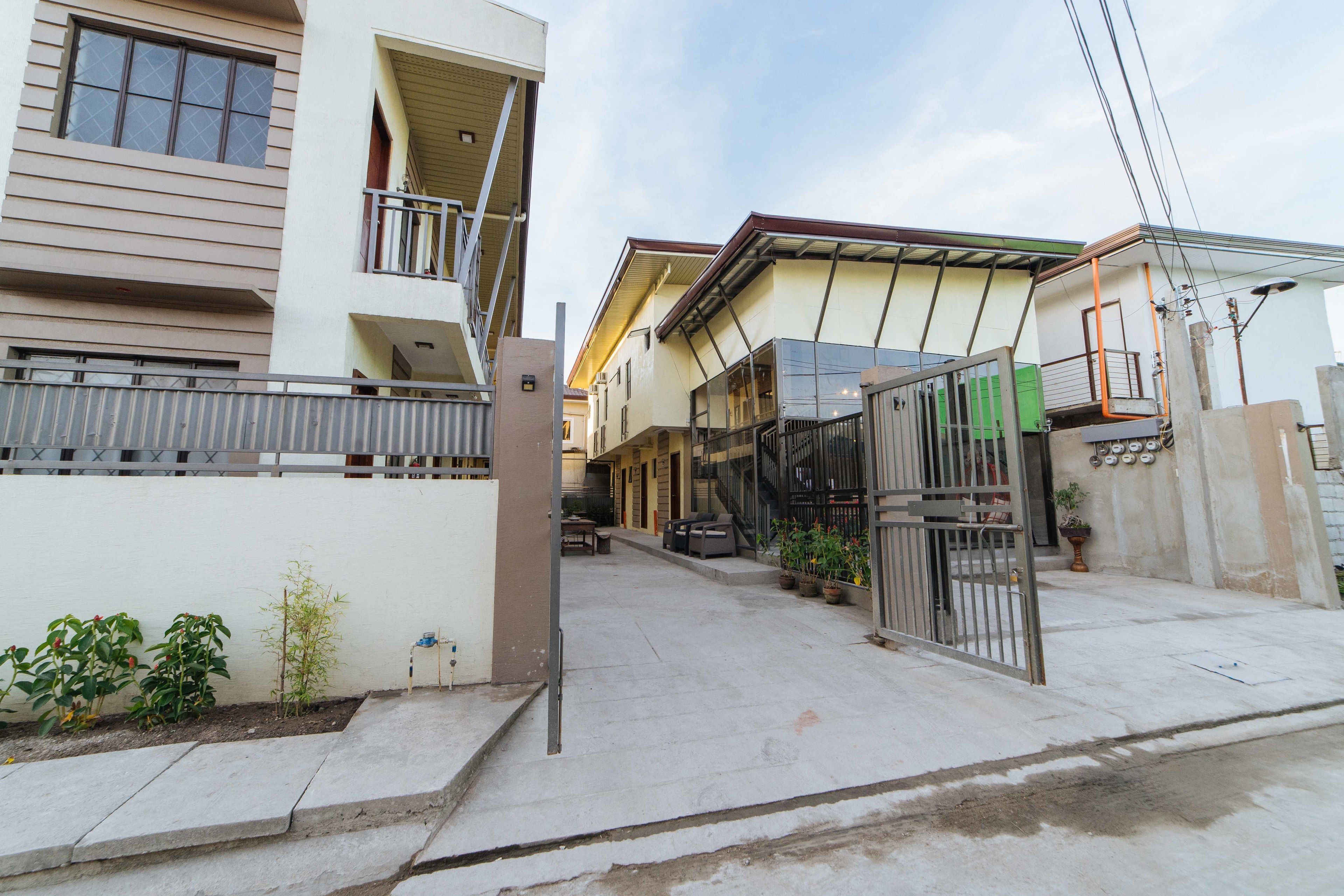 RedDoorz Plus @ Sindalan San Fernando City 3*