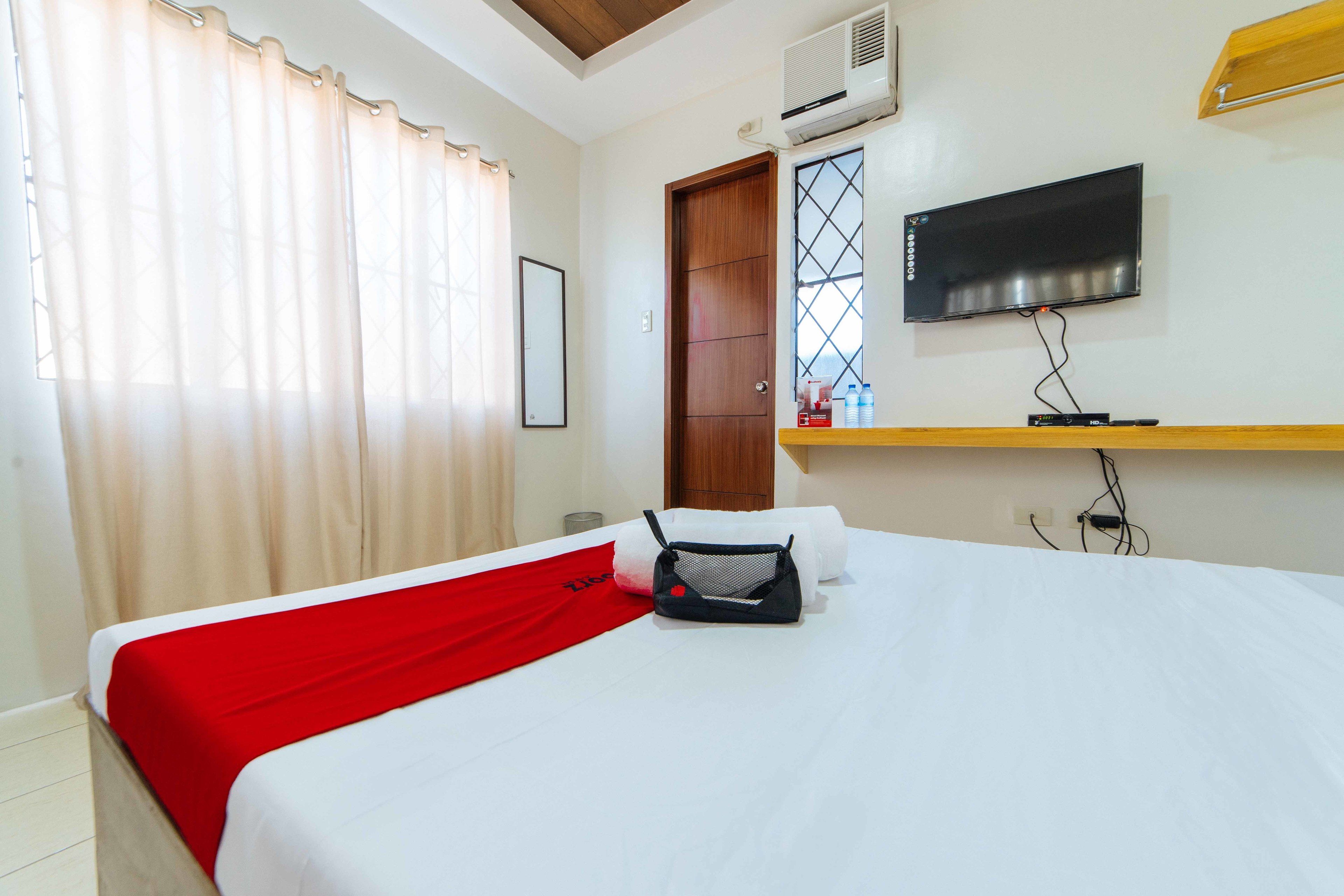 RedDoorz Plus @ Sindalan San Fernando City 3*