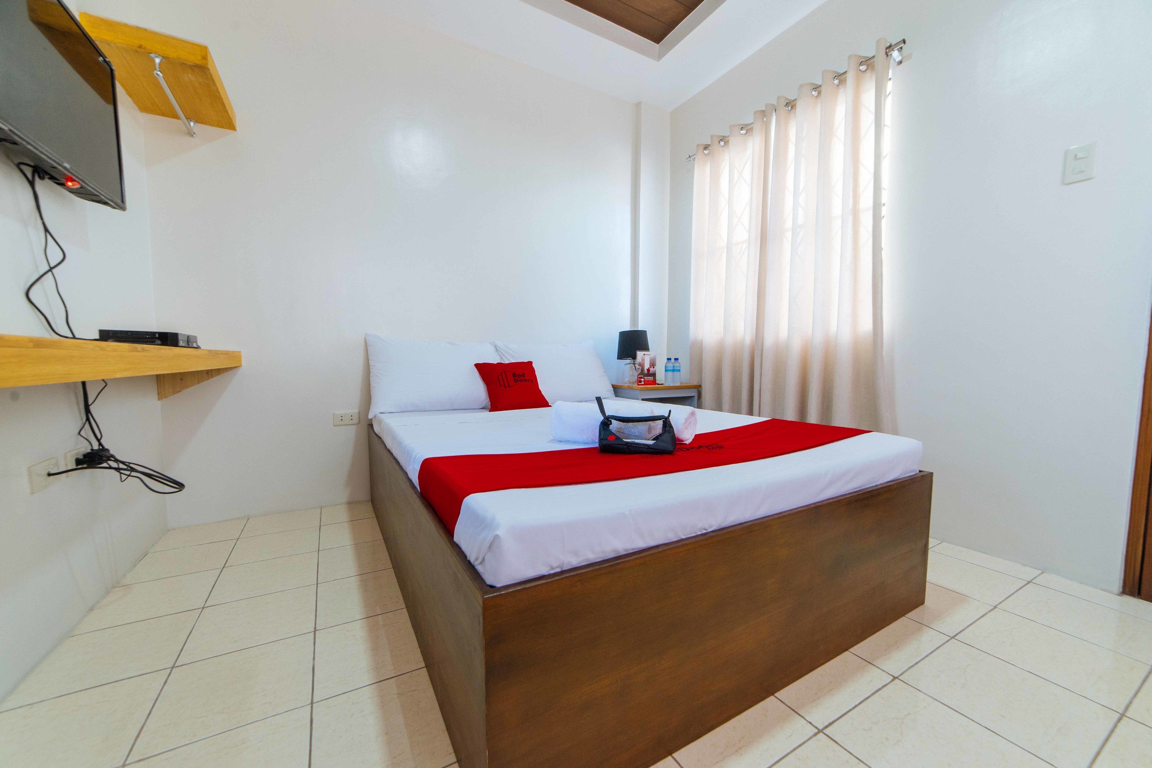 RedDoorz Plus @ Sindalan San Fernando City 3*